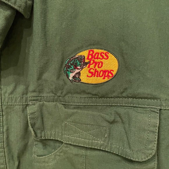 BASS PRO SHOP- FISHING BUTTON UP SHIRT- GREEN- SIZE MEDIUM - Picture 4 of 8
